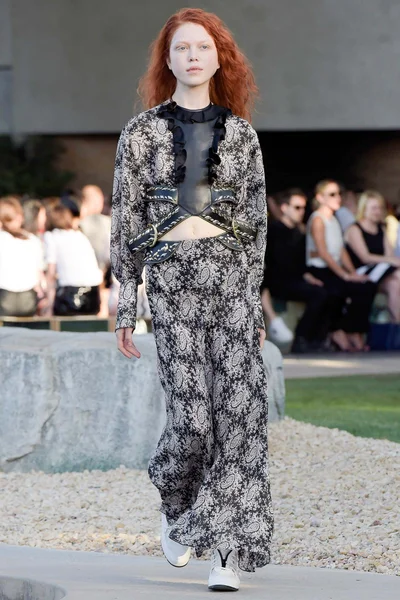 Look 4